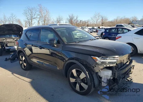 2020 Volvo Xc40 T5 Momentum z USA, uszkodzony, nr VIN YV4162UK6L2315093